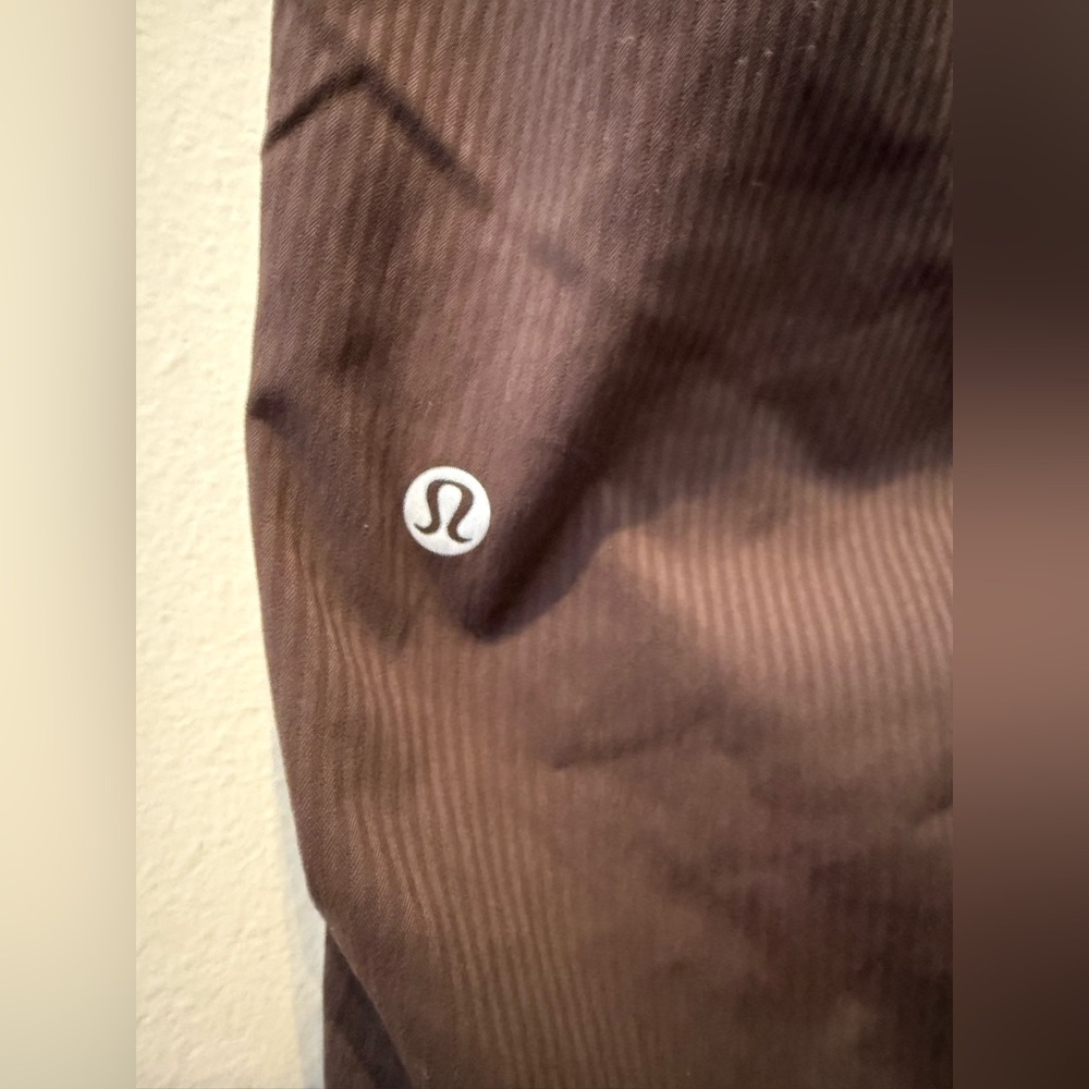 Lululemon Athletica Dance Studio Crop/Cinch-Espresso - Picture 6 of 8
